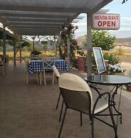 Daphne's Boutique Apartments