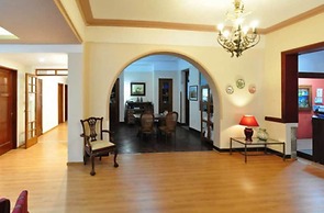 L'Hirondelle - Adults Only