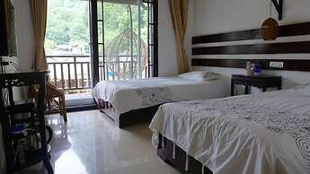 The Old Place In't Youth Hostel