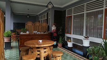 Metro Malioboro Living