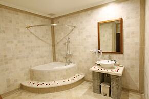 Bali Paradise Heritage by Prabhu