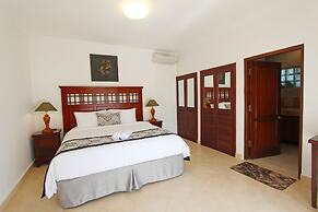 Bali Paradise Heritage by Prabhu