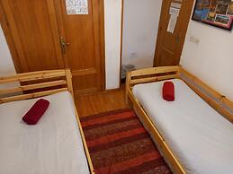 Hostal El Cascabel - Hostel