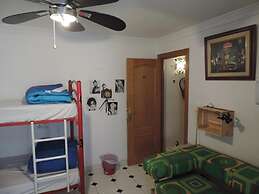 Hostal El Cascabel - Hostel