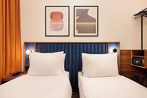 D8 Hotel