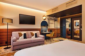 D8 Hotel