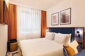D8 Hotel