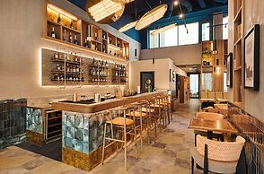 D8 Hotel