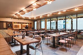D8 Hotel