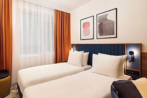 D8 Hotel