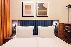 D8 Hotel
