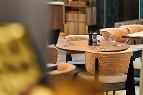 D8 Hotel
