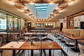 D8 Hotel