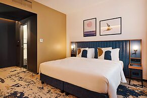 D8 Hotel