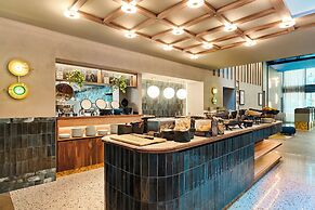 D8 Hotel