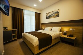 Hotel West