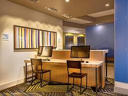 Holiday Inn Express & Suites Salem North - Keizer by IHG