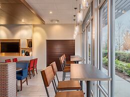 Holiday Inn Express & Suites Salem North - Keizer by IHG