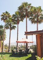 Skyview Hotel - 21 & Over Pool