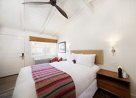 Skyview Hotel - 21 & Over Pool