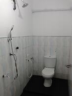 Star Rest Beach Hotel Arugambay