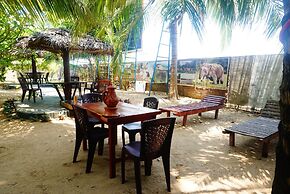 Star Rest Beach Hotel Arugambay