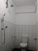 Star Rest Beach Hotel Arugambay