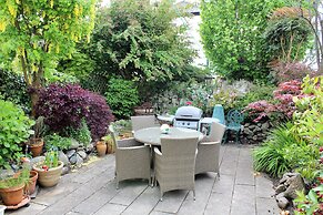 Victorian House near Stadium