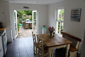 Victorian House near Stadium