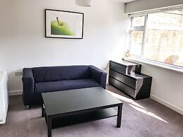 Entire 2 Bedroom Flat Next to Kings College