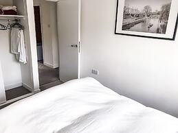 Entire 2 Bedroom Flat Next to Kings College