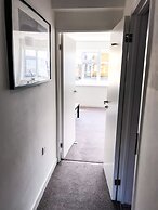 Entire 2 Bedroom Flat Next to Kings College