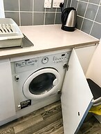 Entire 2 Bedroom Flat Next to Kings College