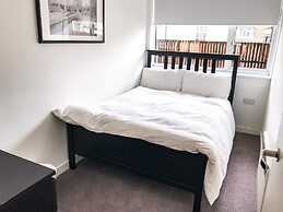 Entire 2 Bedroom Flat Next to Kings College