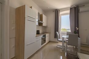 Captain Emo City Apartments