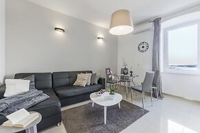 Captain Emo City Apartments