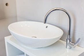 Captain Emo City Apartments