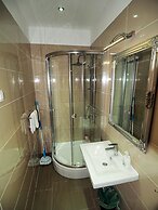 Captain Emo City Apartments