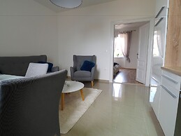 Captain Emo City Apartments