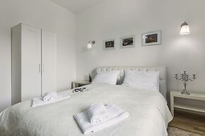 Captain Emo City Apartments