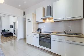 Captain Emo City Apartments