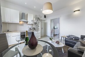 Captain Emo City Apartments