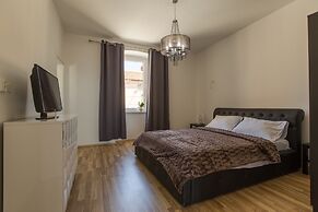 Captain Emo City Apartments