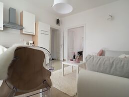 Captain Emo City Apartments