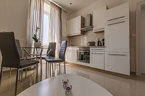 Captain Emo City Apartments