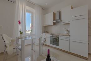 Captain Emo City Apartments