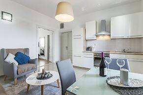 Captain Emo City Apartments