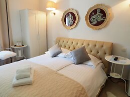 Captain Emo City Apartments