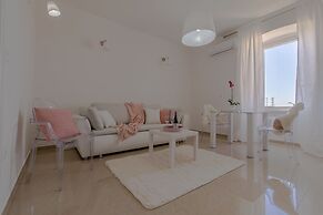 Captain Emo City Apartments