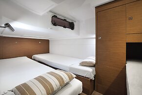 Vietyacht Marina Club - Halong Bay Cruise